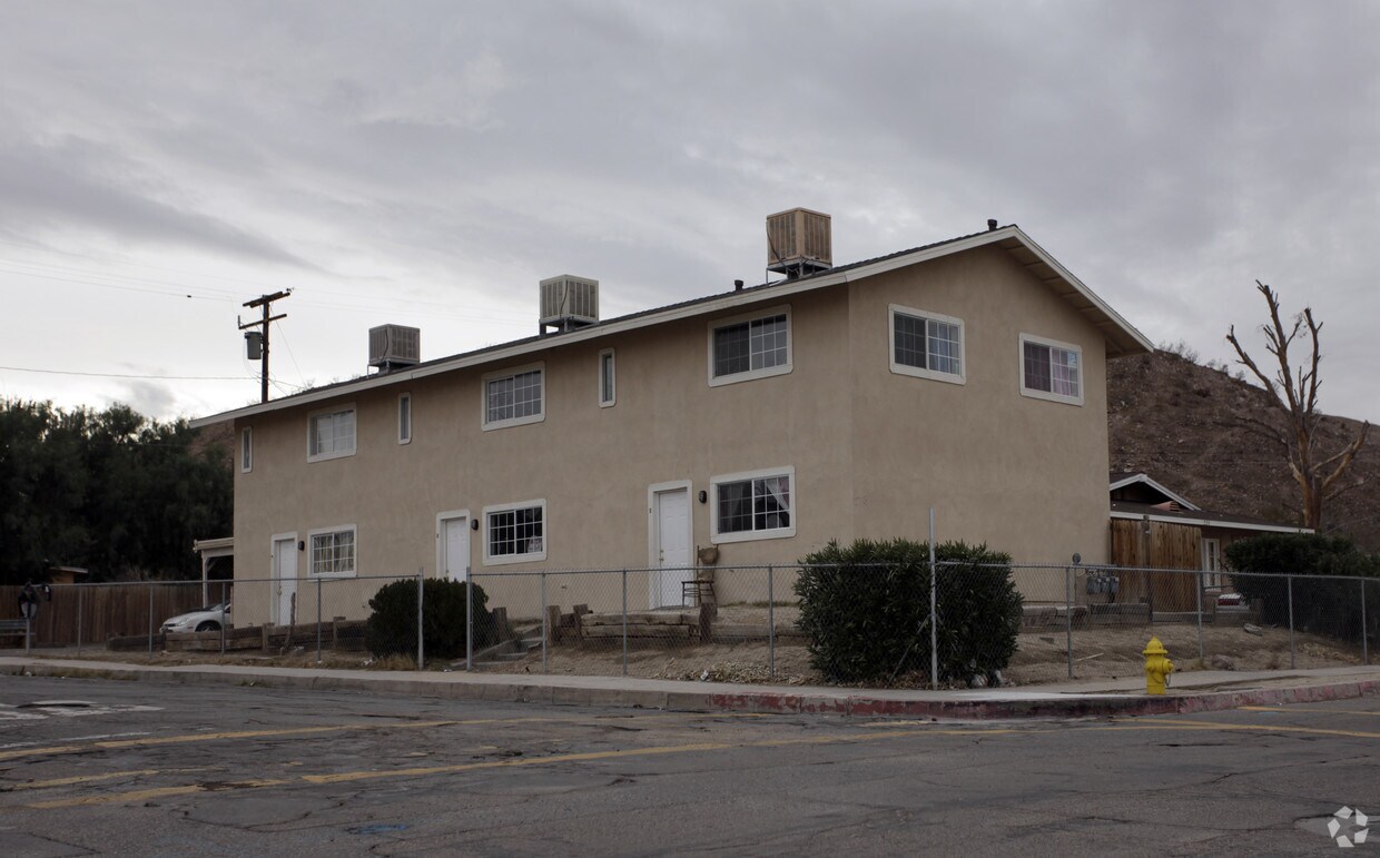 Primary Photo - 228 Hutchison St