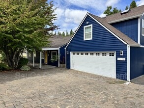 Building Photo - 6543 SE Borwick St