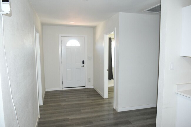 Foto del edificio - 1339 E Glenrosa Ave