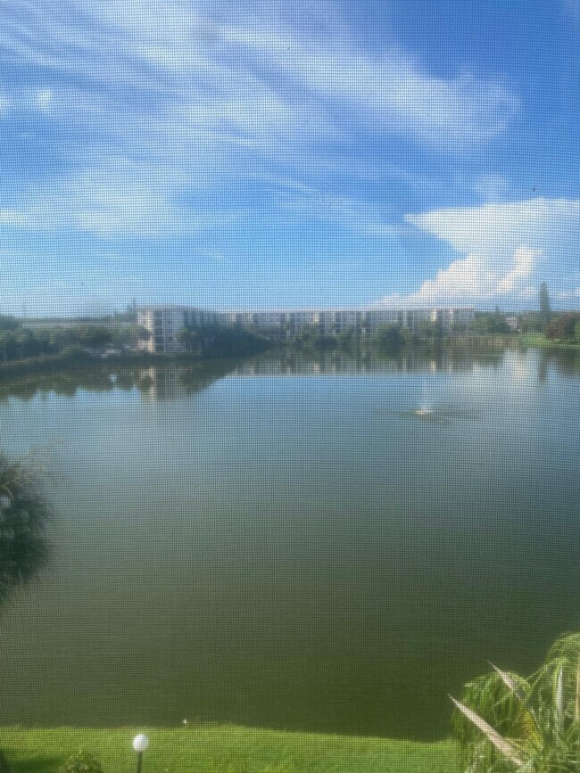 Foto del edificio - 3432 Lake Bayshore Dr