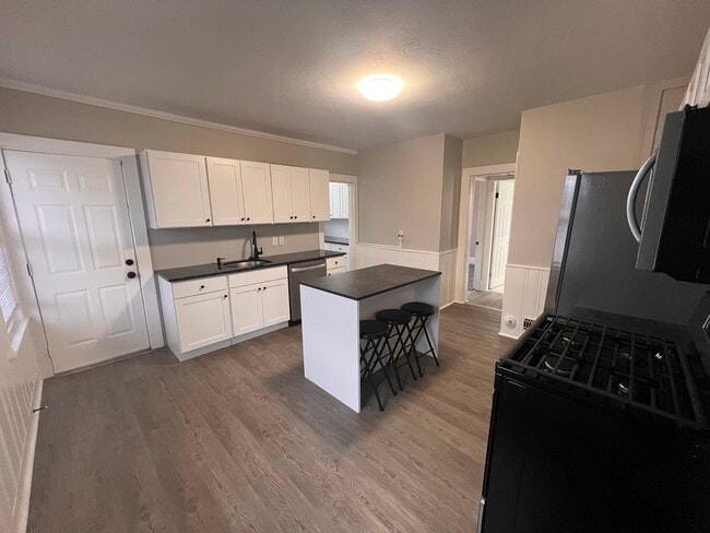 Foto del edificio - 877 Belmont Ave