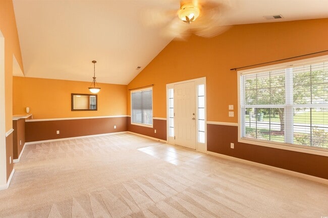 Building Photo - 201 Vesta Dr