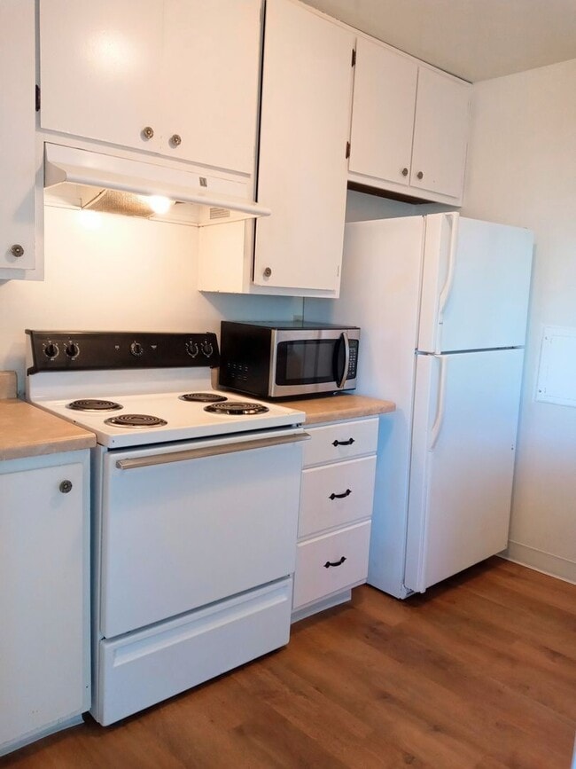 Foto del edificio - Ground Floor 2bd Condo With On-site Laundr...