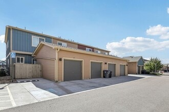 Building Photo - 226 N Parkside Dr