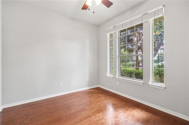 Foto del edificio - 8105 Crabtree Cove