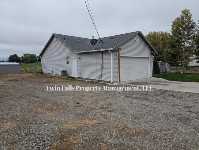 Building Photo - 213 Settlers Way W