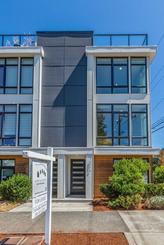 Primary Photo - Stunning AIR CONDITIONED Alki Townhome w/ ...