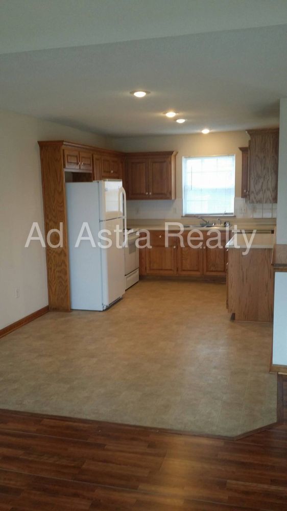 Building Photo - 5205 Woodland Dr