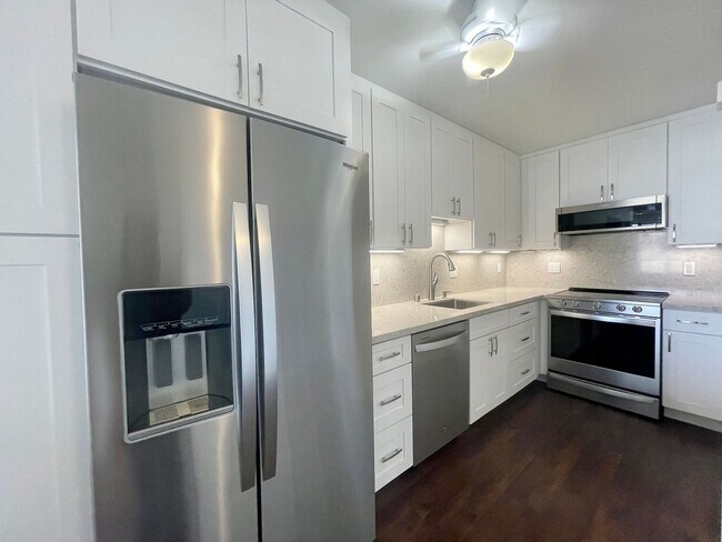Foto del edificio - Stunning 2BR/1BA Canal-View Condo – Marina...