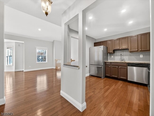 Building Photo - 124 Barclay Dr