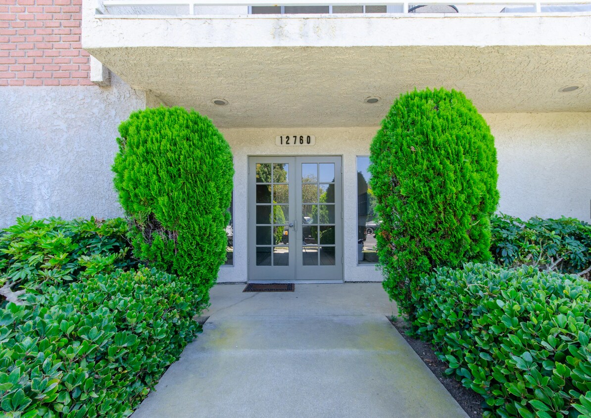Foto principal - 12760 Caswell Ave