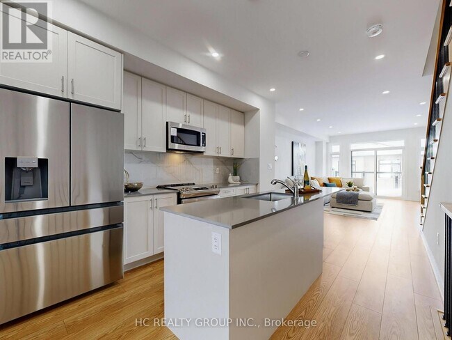 Photo du bâtiment - 1810 Donald Cousens Pkwy