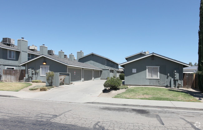 Building Photo - Silverado Townhomes