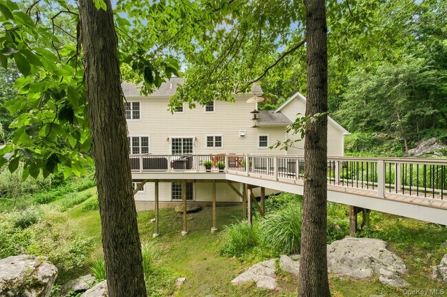 Foto del edificio - 131 Ice Pond Rd