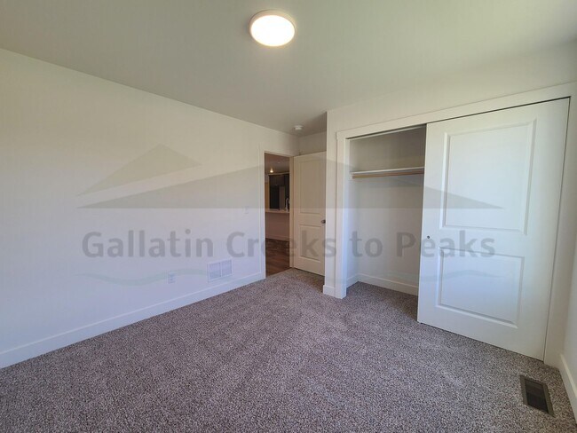 Building Photo - Brand New Single Level Home