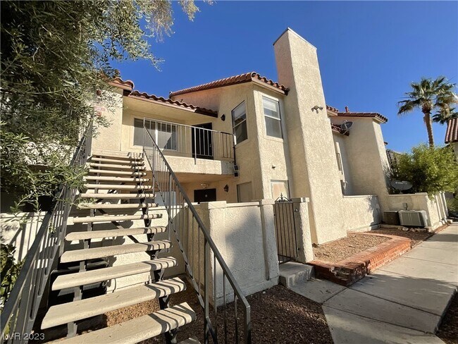 Building Photo - 3974 Bushnell Dr