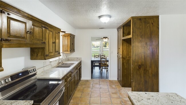 Building Photo - 556 Roanoke Dr