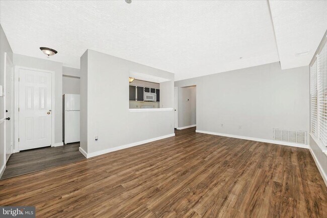 Foto del edificio - 615 Himes Ave