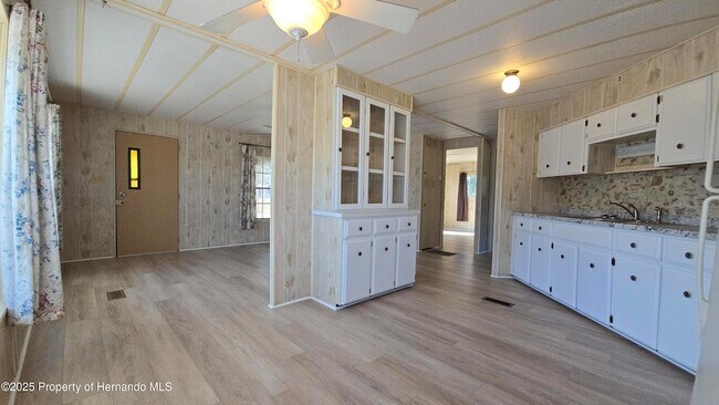 Foto del edificio - 8229 Green Ct