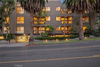 Building Photo - 11628 Montana Ave