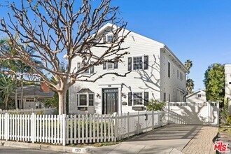 Building Photo - 11217 Kling St