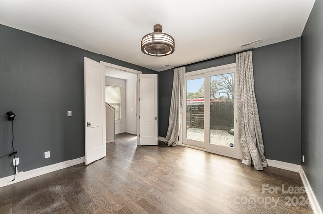Building Photo - 1613 Parkwood Ave