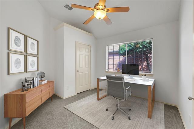 Foto del edificio - 2210 Jasmine Ln