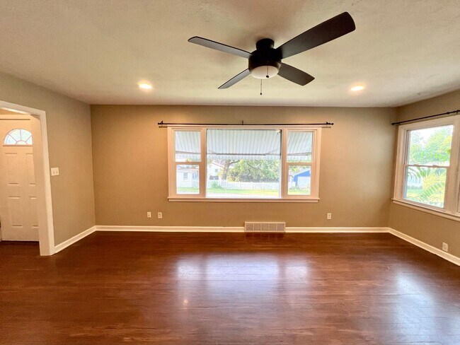 Foto del edificio - Centrally Located Single Famliy Home!