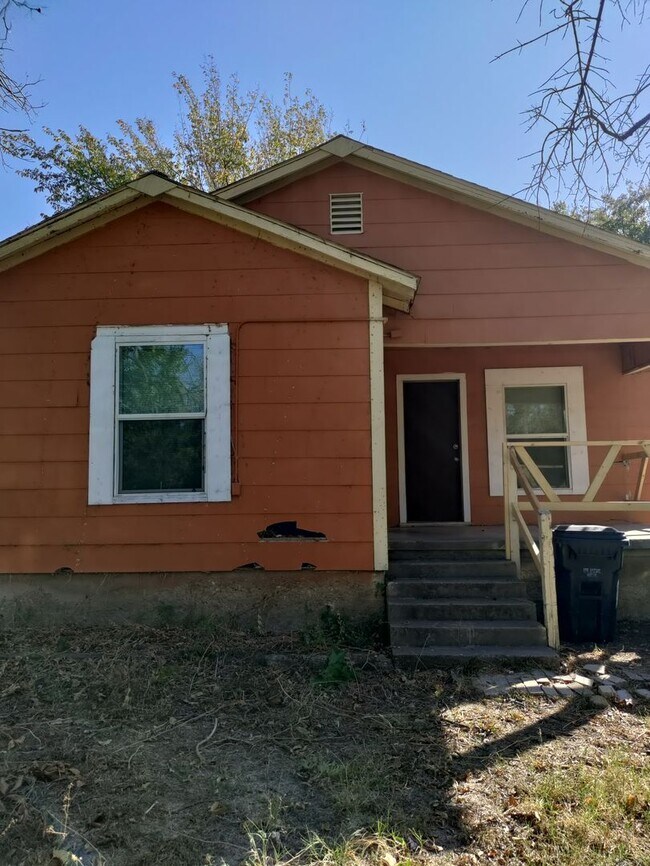 Building Photo - 720WD