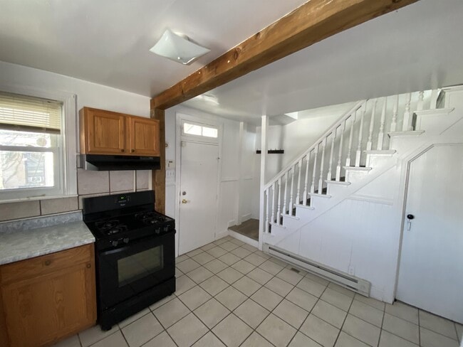 Building Photo - 819 Manor St