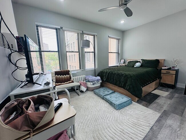 Foto del edificio - 639 W Roscoe St