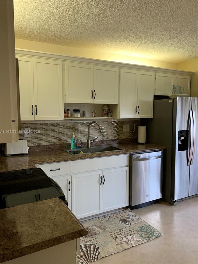 Building Photo - 8042 SE Villa Cir