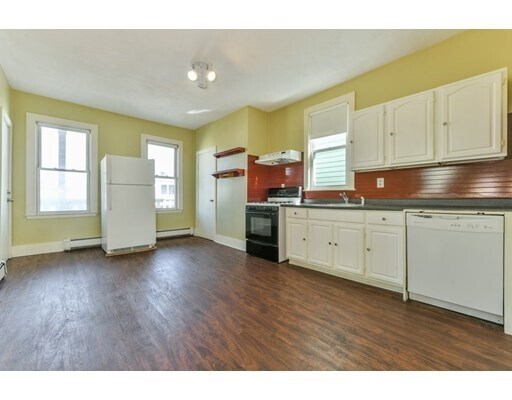 Primary Photo - 196 Bremen St