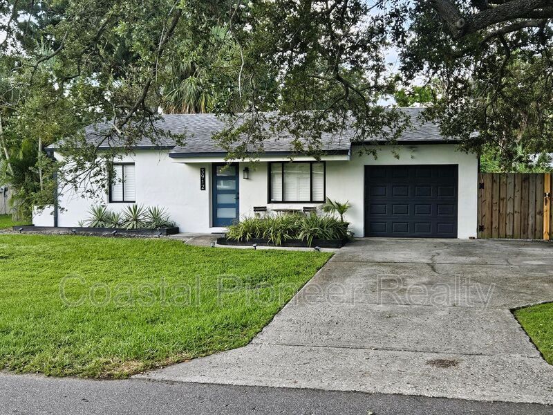 Primary Photo - 3912 W Bay View Ave