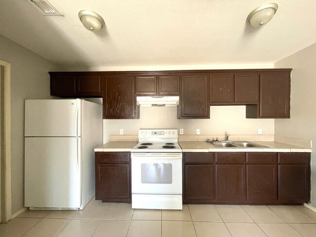 Foto del edificio - 2010 Miroslava Ave