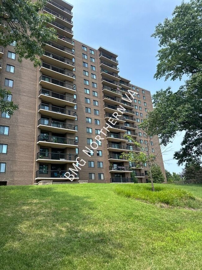 Foto del edificio - 200 N Pickett St