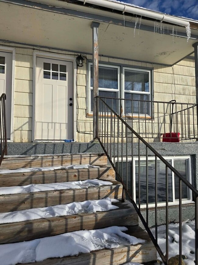 Building Photo - 221 S 3rd St E