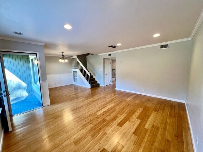 Foto del edificio - Recently Redone Danville 3Bed/2.5BA Two St...