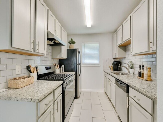 Building Photo - 1724 Spring Lake Dr