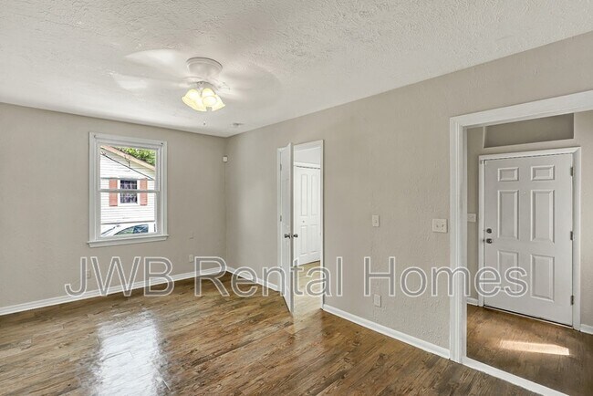 Foto del edificio - 8944 Jackson Ave