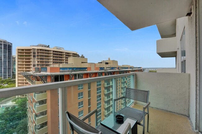 Foto del edificio - 2889 McFarlane Rd