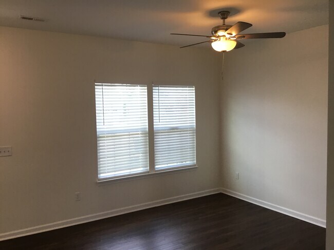 Building Photo - 1395 Apple Farm Dr