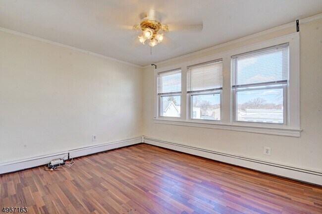 Building Photo - 24 Oakwood Ave