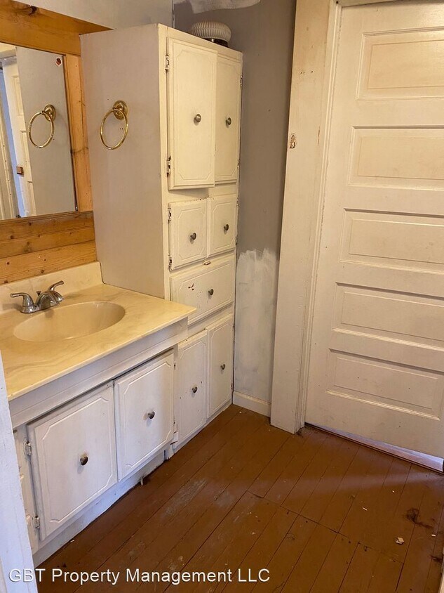 Foto del edificio - 2 br, 1 bath House - 310 S. Elm St.