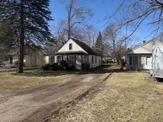Building Photo - 633 Bagley Ave