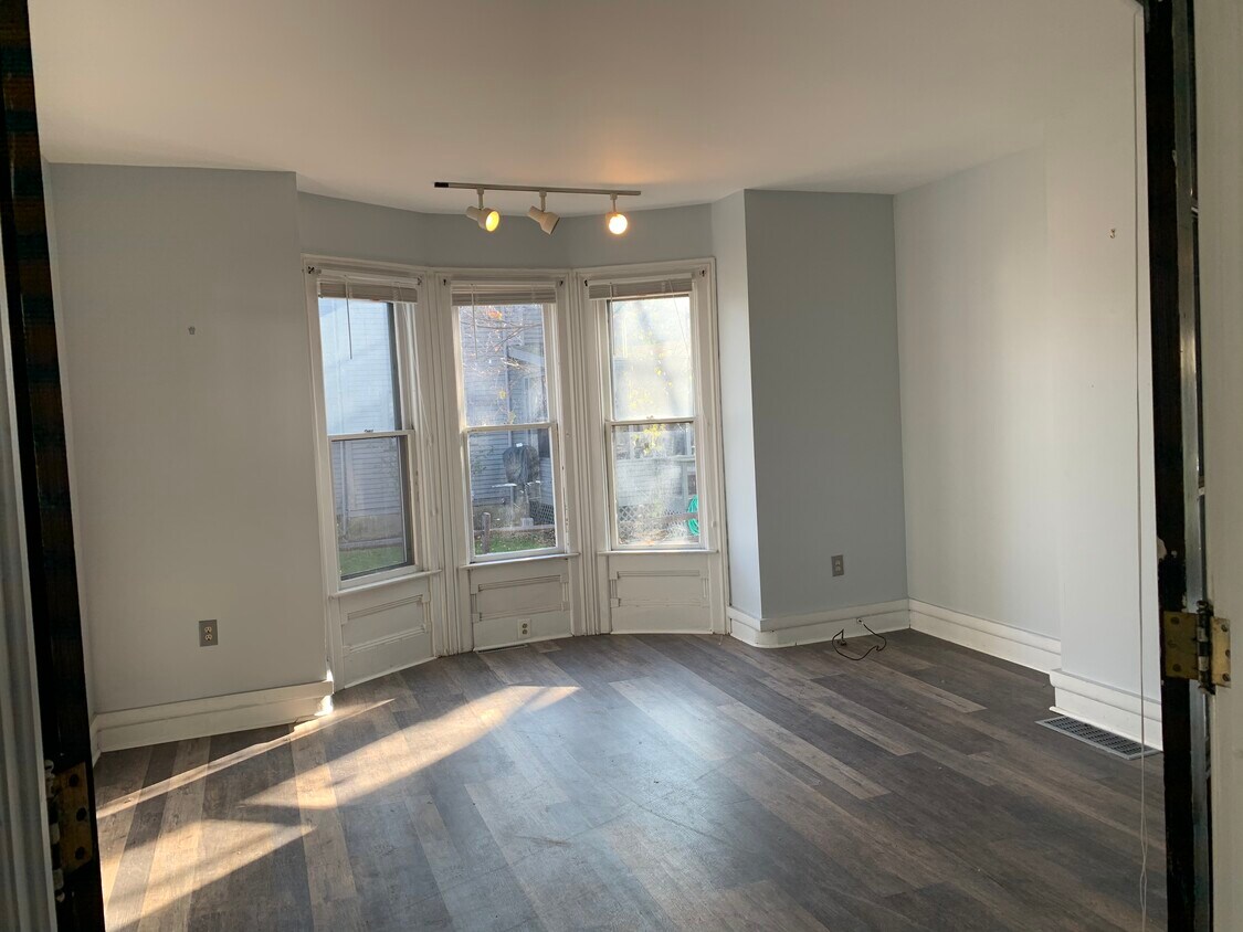 Primary Photo - 338 E 2nd St