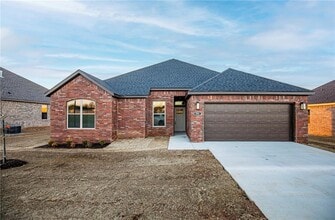 Building Photo - 1048 Parker Ln