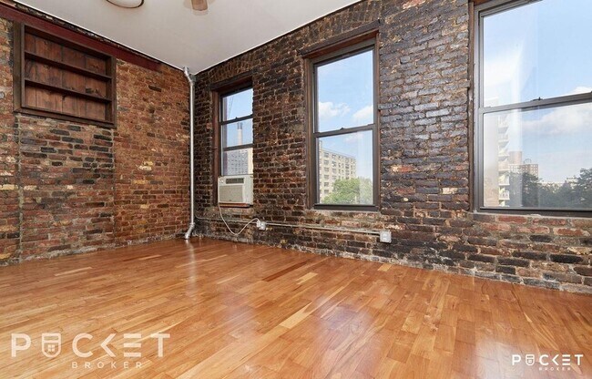 Building Photo - 647 E 11th St