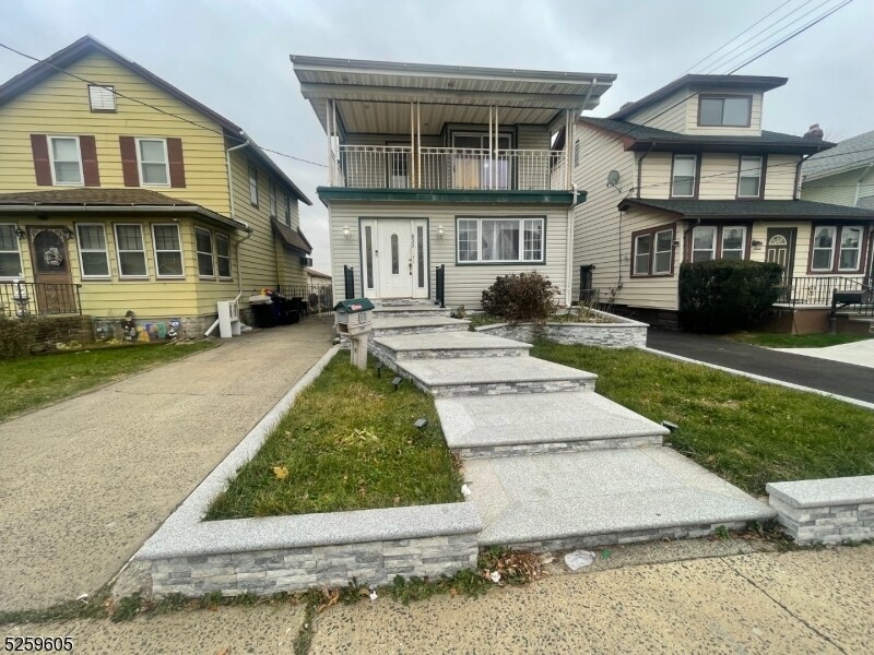 Primary Photo - 832 Myrtle St