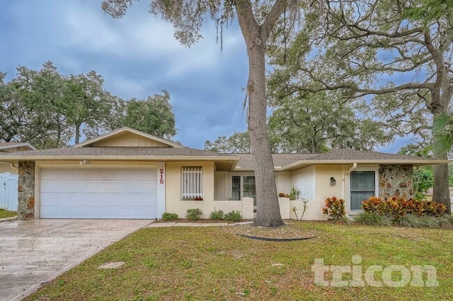 Building Photo - 215 Hillcrest Dr